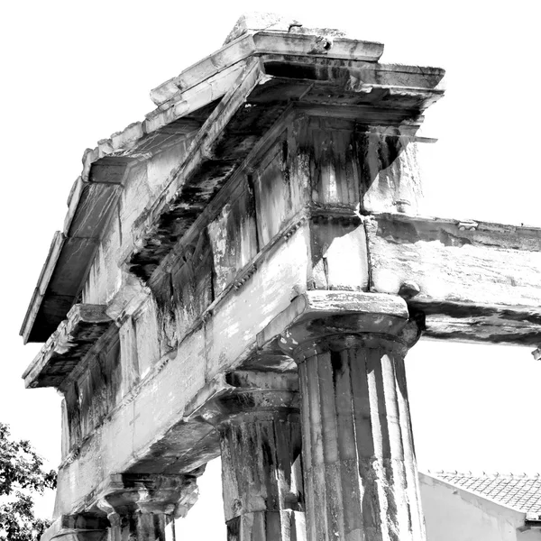 Old towert and marble brick in europe athens acropolis and sky — Stock Photo, Image