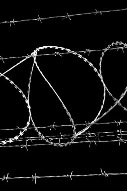 Umman barbwire içinde arka plan ve bulutlu gökyüzü