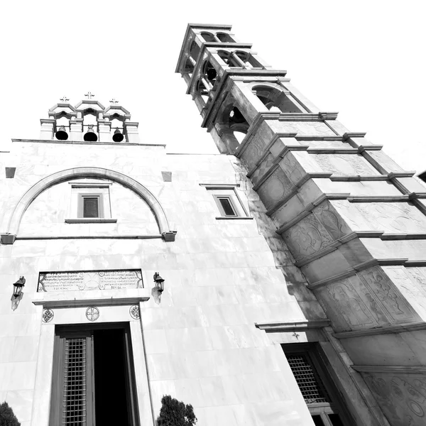 Старовинна архітектура mykonos білий хрест на фоні Санто — стокове фото