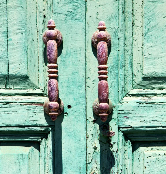 Kapalı bir yeşil Canarias pirinç tokmağı — Stok fotoğraf