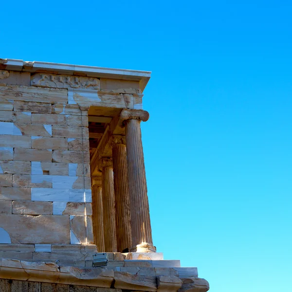 Old towert and marble brick in europe athens acropolis and sky — Stock Photo, Image