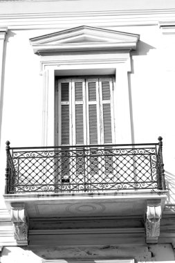 Yunanistan ada pencere ve kapı iyi binalar beyaz col