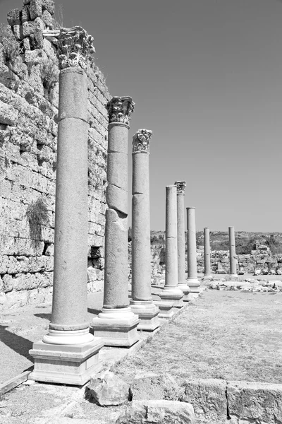 Perge eski yapılar Asya Türkiye'de sütun ve Roma — Stok fotoğraf