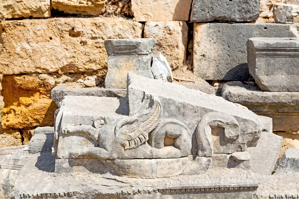Stein in perge alten Truthahn der römische Tempel — Stockfoto