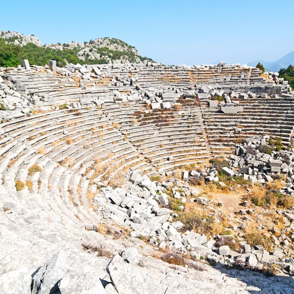 De oude tempel en theater in termessos antalya Turkije Azië hemel — Stockfoto