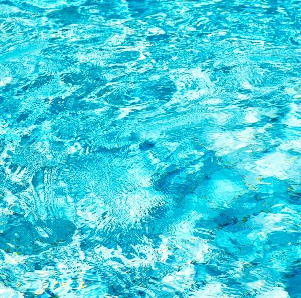 Il colore e riflesso sfocato nel Mar Mediterraneo di cicla — Foto Stock