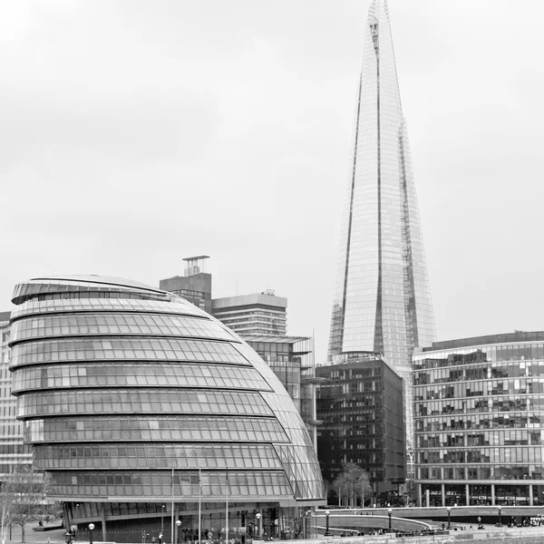 ロンドンの自宅の都市でテームズ川 windows および office — ストック写真