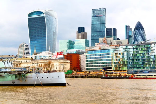 Thames river windows i staden — Stockfoto