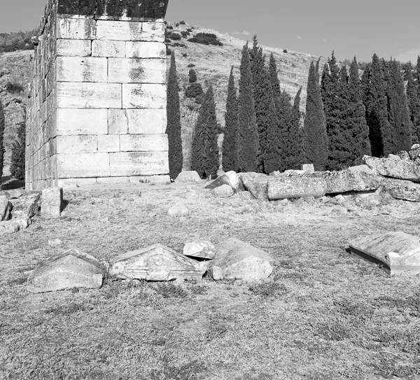 Histoire pamukkale vieille construction en Asie dinde la colonne — Photo