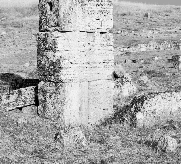 Histoire pamukkale vieille construction en Asie dinde la colonne — Photo