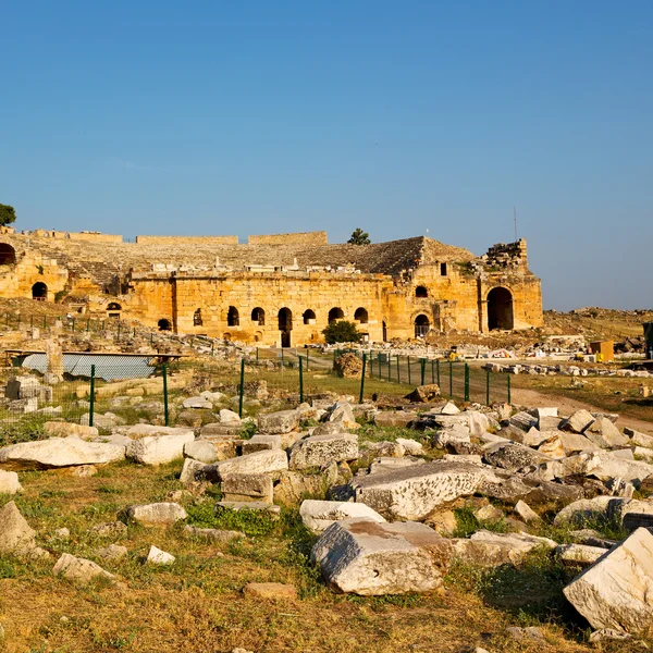 Geçmiş pamukkale eski yapılar Asya Türkiye'de sütun — Stok fotoğraf
