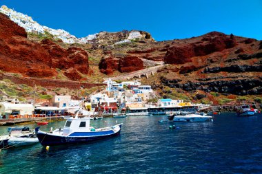 Avrupa santorini adasında bir tekne  