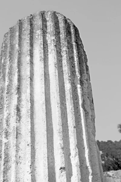 Arbusto portão em myra a antiga construção coluna de pedra um — Fotografia de Stock