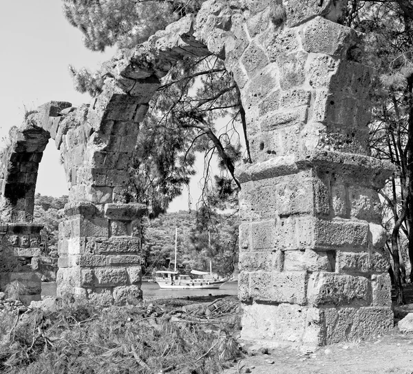 Phaselis deniz bush kapısı Myra'da eski sütun taş c — Stok fotoğraf