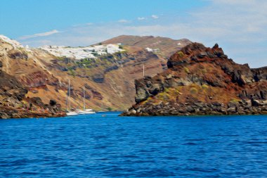 Avrupa'nın bir tekneden Yunanistan santorini Island house ve kayalar