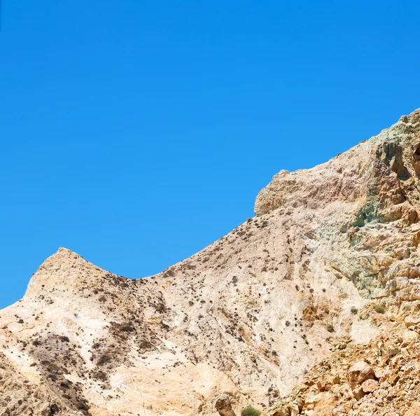 Rocher seul dans le ciel santorini europe greece et buisson sec — Photo