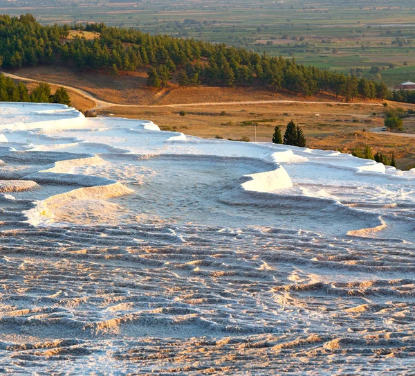 Bagno e travertino astratto in acqua pamukkale tacchino asia — Foto Stock