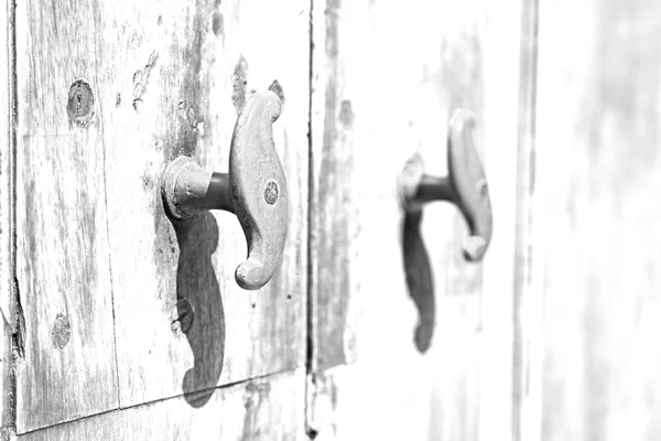 Europe old in  italy  antique close brown door and rusty lock  c — Stock Photo, Image