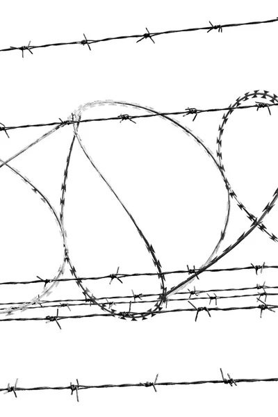 V Ománu barbwire v pozadí a zamračená obloha — Stock fotografie