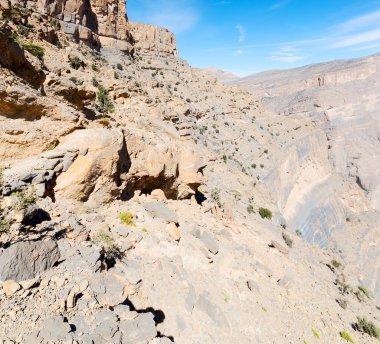 Umman eski dağ gorge ve kanyon derin bulutlu gökyüzü 
