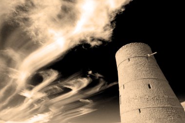 Umman Muscat eski savunma fort battlesment gökyüzü bir