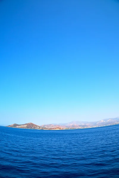 Griechenland von den Bootsinseln im Mittelmeer und am Himmel — Stockfoto