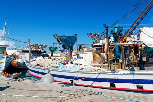 Ilha de greece no porto e cais — Fotografia de Stock