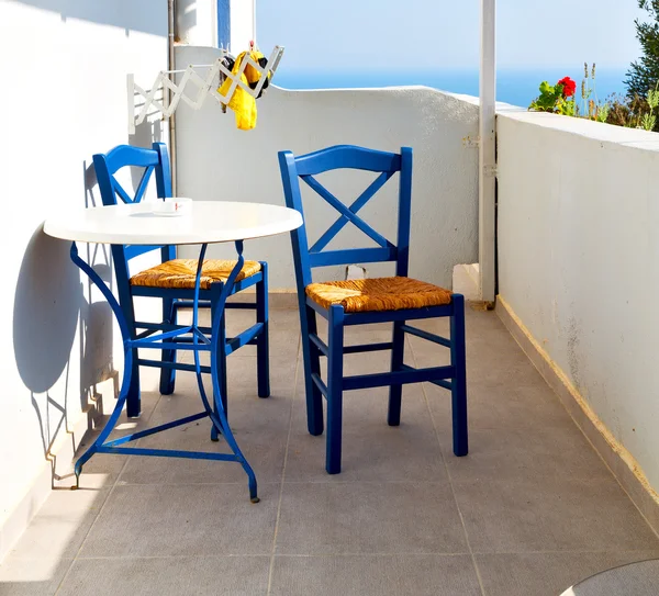 Sofá de mimbre en santorini europe griego viejo restaurante silla y — Foto de Stock