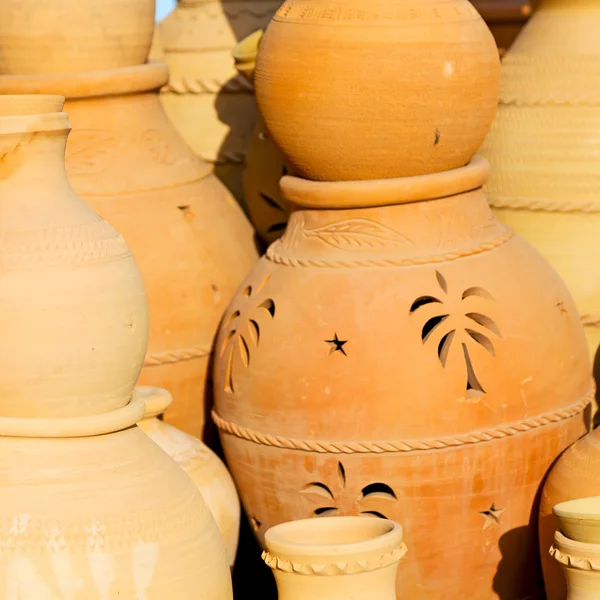 Dans oman muscat le vieux marché de la poterie vente fabrication contiennent — Photo