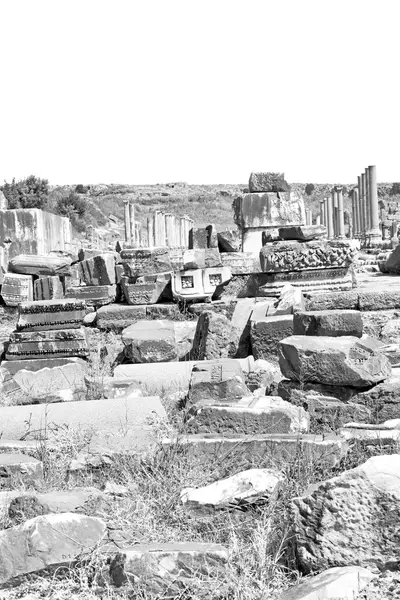 in  perge old construction asia turkey the column  and the roma