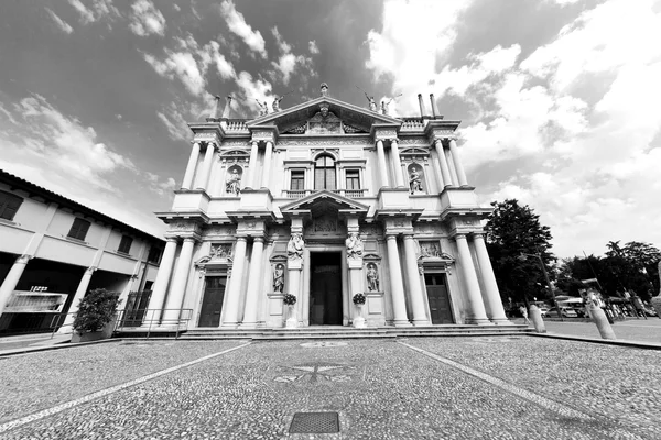 Budova staré křesťanské starověké Evropy v Itálii milan náboženství — Stock fotografie