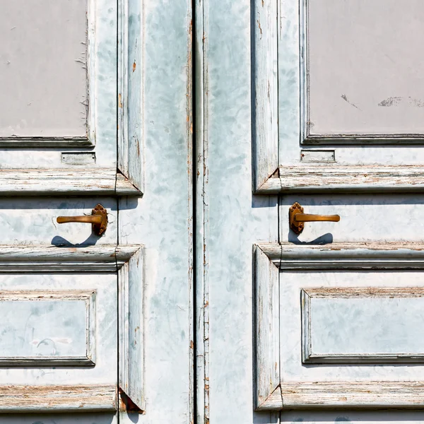 Vecchia porta e antica cerniera in legno — Foto Stock