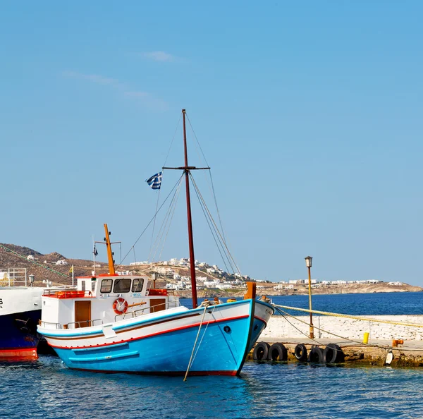 Vuurtoren Griekenland eiland santorini Europa boot haven en taart — Stockfoto