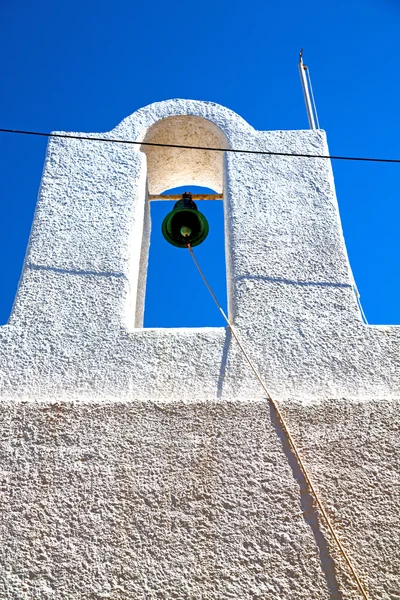 Im kykladischen Himmel und Glocke — Stockfoto