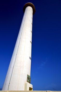 İspanya deniz feneri ve mavi gökyüzü penceresinde   
