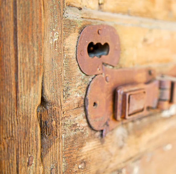 Europe old in  italy  antique close brown door and rusty lock  c — Stock Photo, Image