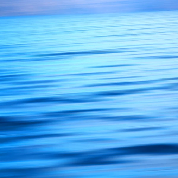 Dans la mer Méditerranée des cyclades greece europe la couleur et — Photo