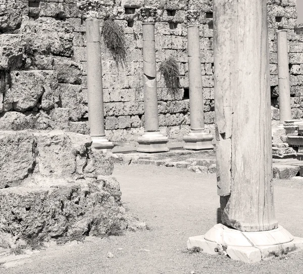 Perge construção velha no peru asiático a coluna e o romano — Fotografia de Stock