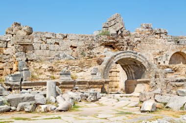  Perge eski tapınakta taş 