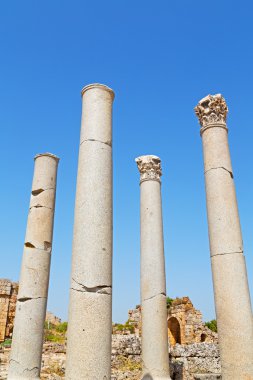 sütun eski tapınak ve kalıntıları tiyatro