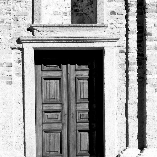 Detail in wand türe italien land europa architektur und holz th — Stockfoto