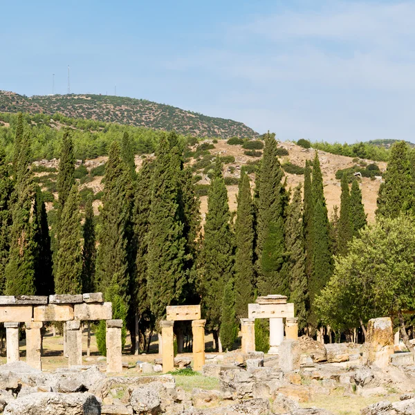 En de Romeinse tempel geschiedenis pamukkale oude constructie in als — Stockfoto