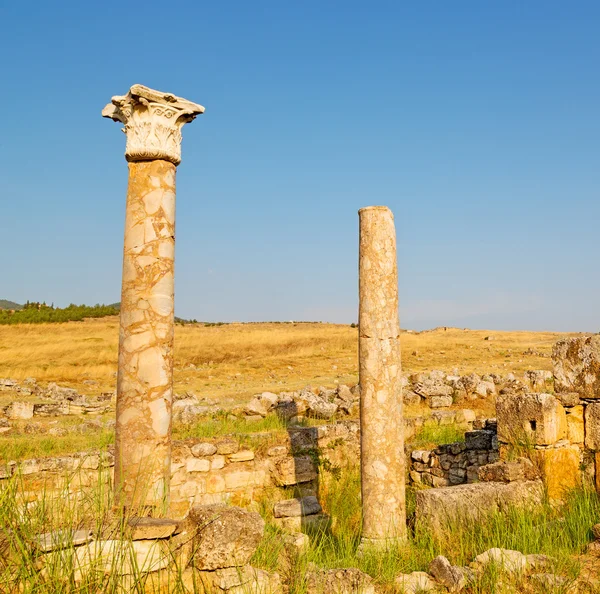 Histoire pamukkale vieille construction en Asie dinde la colonne — Photo