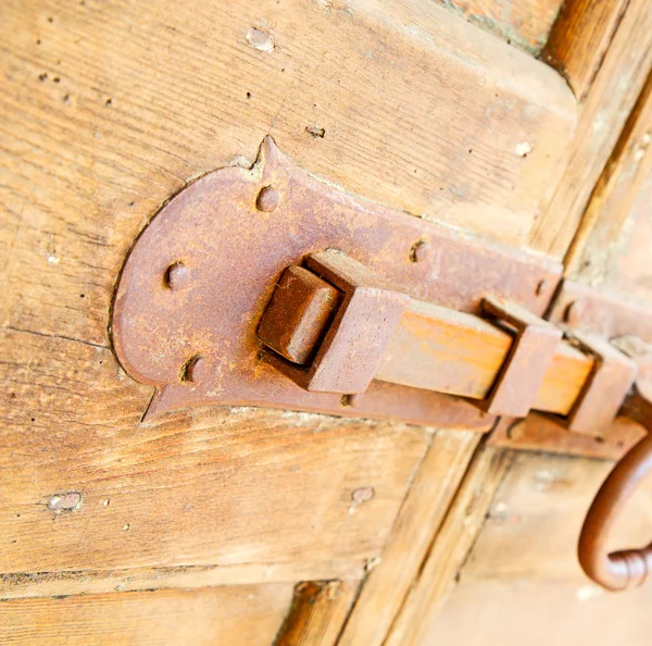 Europe old in  italy  antique close brown door and rusty lock  c — Stock Photo, Image