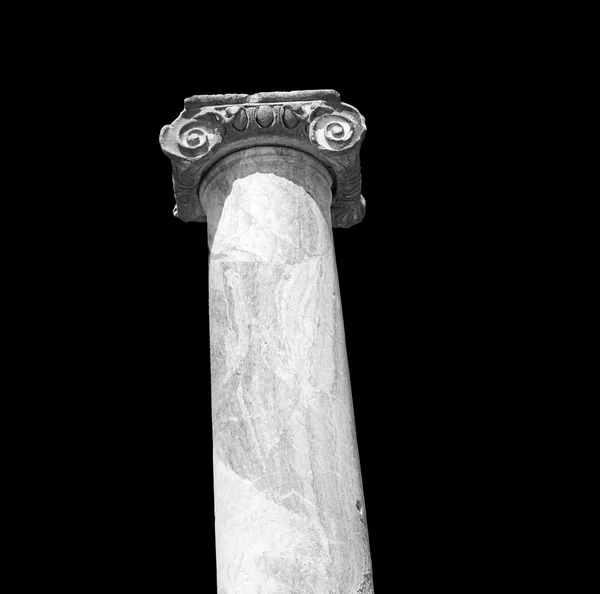 Colonne dans le vieux temple et le théâtre dans l'éphèse antalya dinde comme — Photo