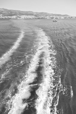 Akdeniz se tekne adalarından köpük ve köpük Yunanistan