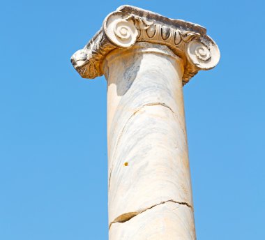 eski tapınak ve Efes Antik tiyatroda sütun olarak antalya Türkiye