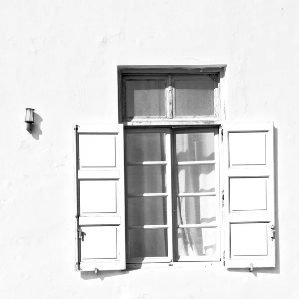 Grecja zabytkowe okno w Europie starej architektury i g — Zdjęcie stockowe