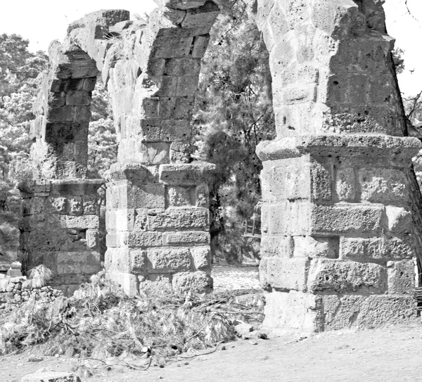 Фазаліські морські кущі ворота в Мрі стара колона камінь c — стокове фото