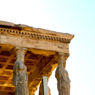 Avrupa'nın eski towert ve mermer tuğla Atina Akropol ve gökyüzü